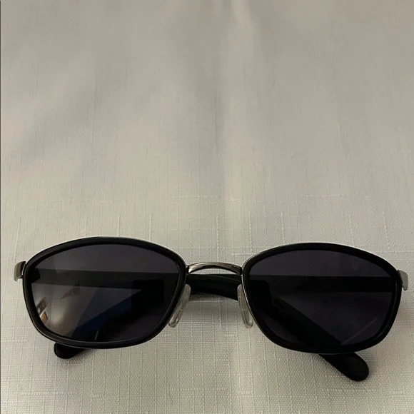 St John S-527 Stylish Black Sunglasses. New - Picture 2 of 6